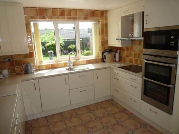 SUPERB RE FITTED KITCHEN