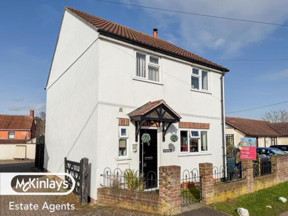 Modern 3 bedroom Detached Village Home with Garde