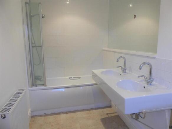 2 bed Apartment to rent Image 11