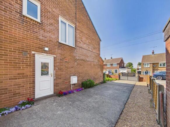 3 bed Semi-Detached for sale Image 11