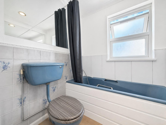 Family Bathroom/ WC