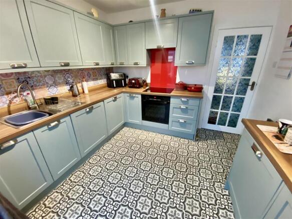 Bramleys Estate Agents - Fountain Drive - Robertto