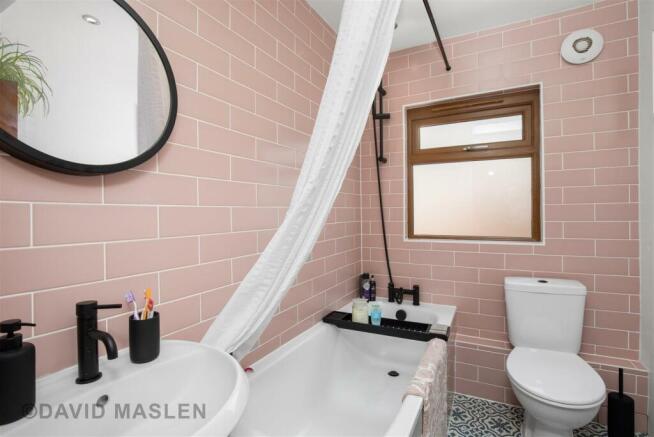 Bathroom (2).jpg