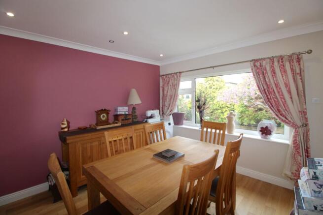 Bed 3 / Dining Room