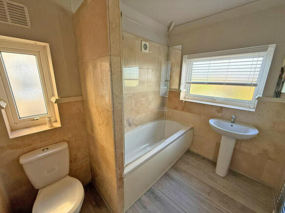 3 bed Semi-Detached for sale Image 10
