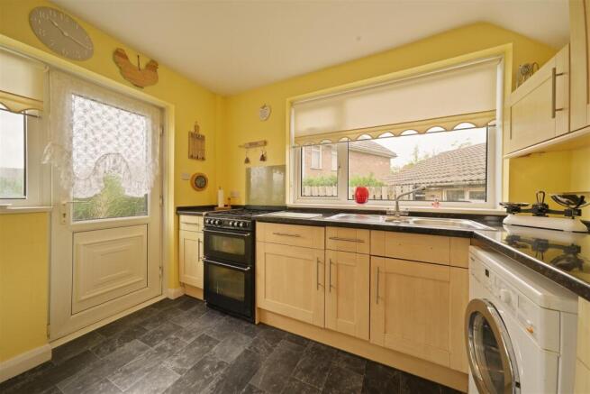 4 bed Detached for sale Image 9