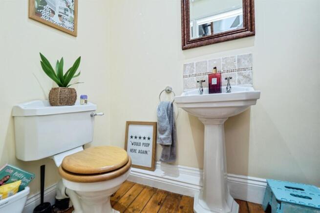 5 bed Detached for sale Image 6