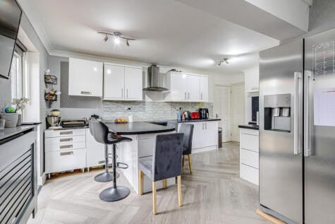 Sheering Court, Rayleigh, SS6