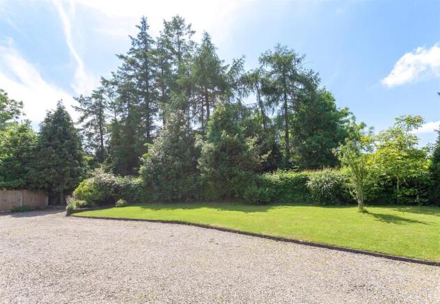 Front Garden 1.jpg