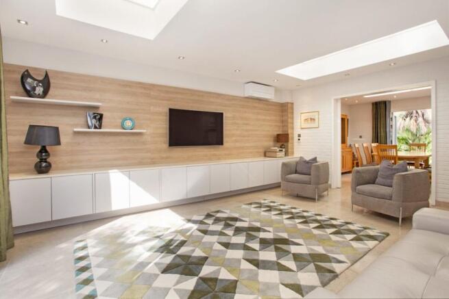 17 Langton Way, B...