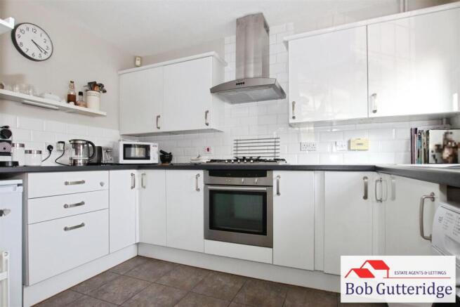 FITTED KITCHEN