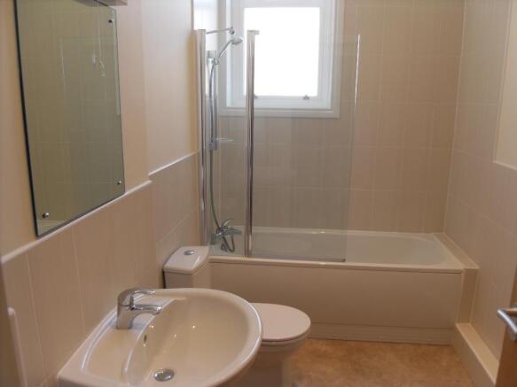 2 bed Apartment to rent Image 4