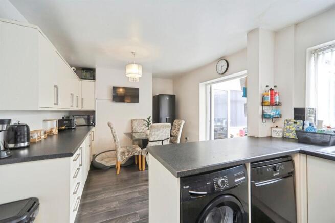 3 bed Semi-Detached for sale Image 5