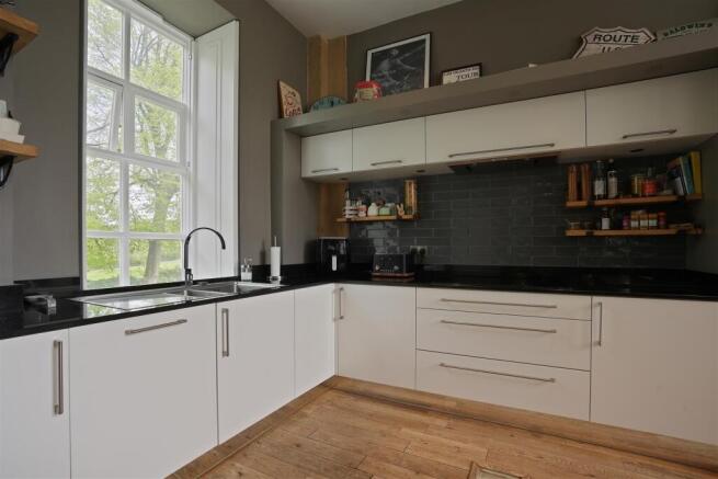 3 bed House for sale Image 8