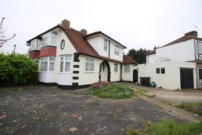 3-bed semi-detached on Brockenhurst Avenue, Worcester Park KT4, £640,000