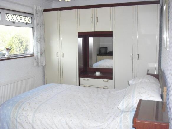 BEDROOM 2