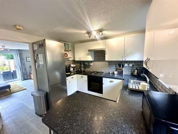 KITCHEN/BREAKFAST ROOM
