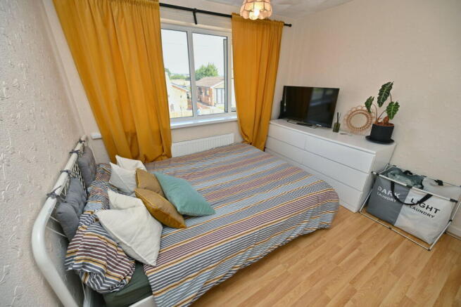 3 bed Semi-Detached for sale Image 8