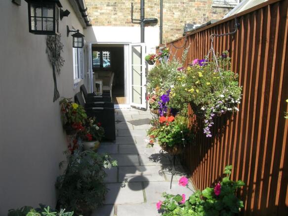SIDE GARDEN