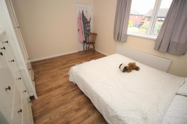 bedroom 1 (1).JPG