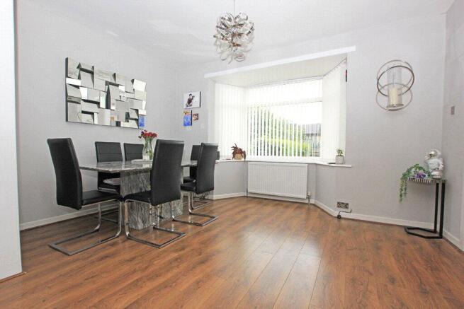 4 bed Semi-Detached for sale Image 4