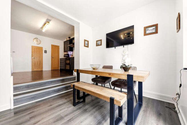 3 bed Semi-Detached for sale Image 9