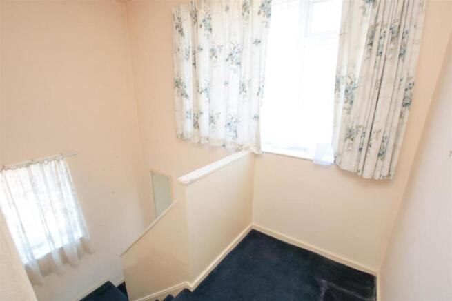 FIRST FLOOR LANDING