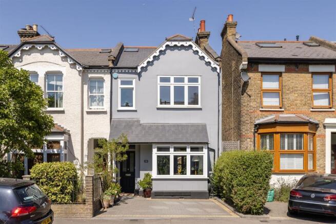 Chelmsford Road, E18