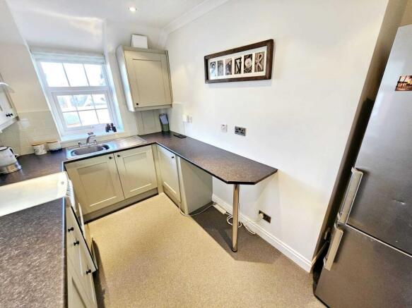3 bed Flat for sale Image 9