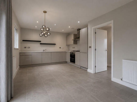 4 bed Detached to rent Image 5