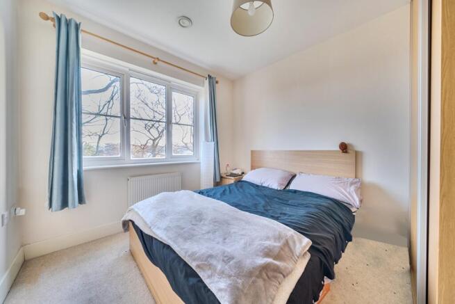 Uplands Road, Guildford, Surrey, GU1 photo 4
