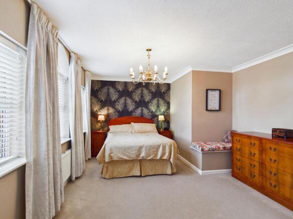 4 bed Detached for sale Image 6
