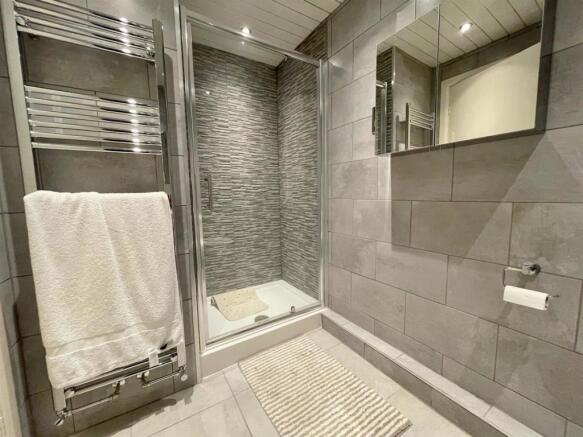 SHOWER ROOM/WC