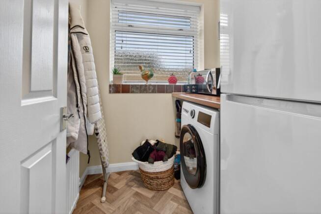 5 bed Detached for sale Image 7
