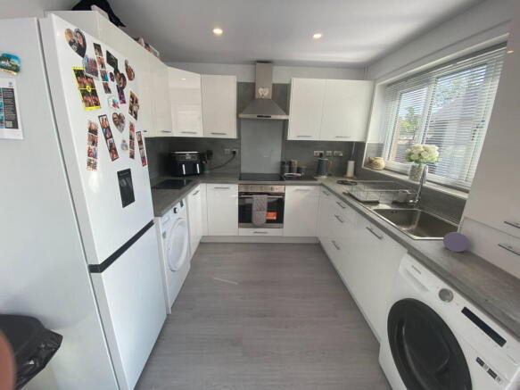 3 bed Semi-Detached for sale Image 5