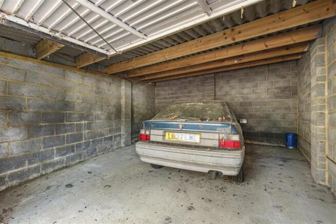 James_anderson-garage_2__25_lytton_grove___2_.JPG