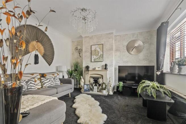 FAMILY LOUNGE