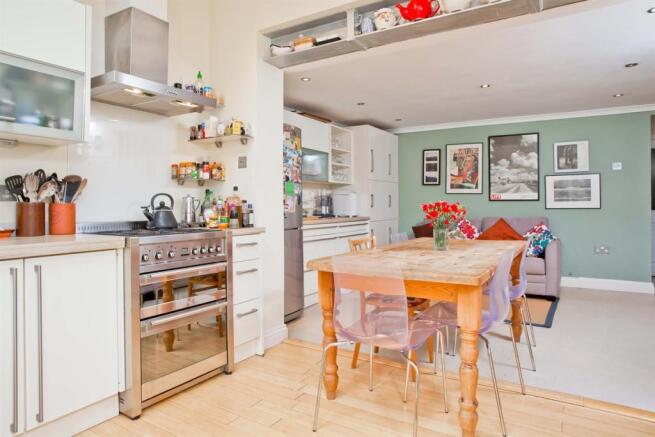 kitchen/breakfast ro