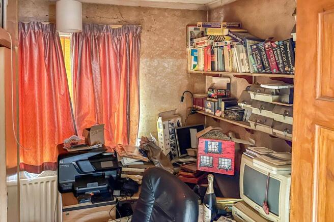 2 St Georges Close, Badshot Lea, Farnham, GU9 9LZ