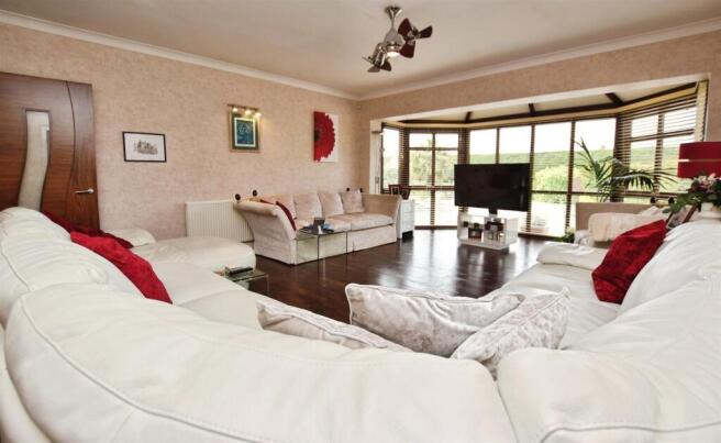 5 bed Detached Bungalow for sale Image 7