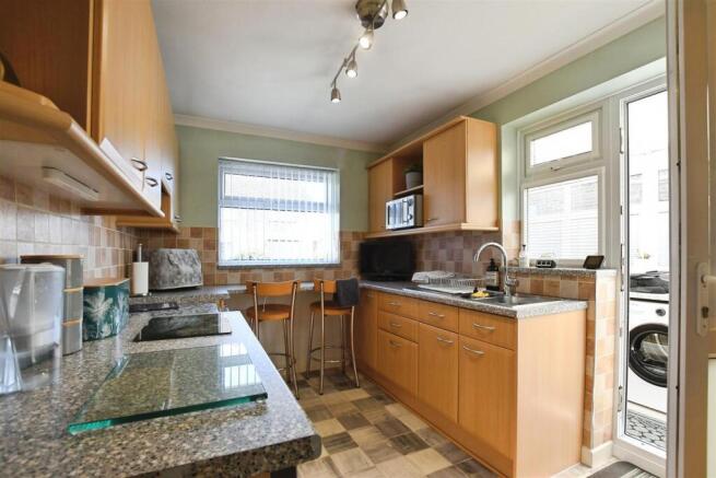 2 bed Semi-Detached Bungalow for sale Image 6