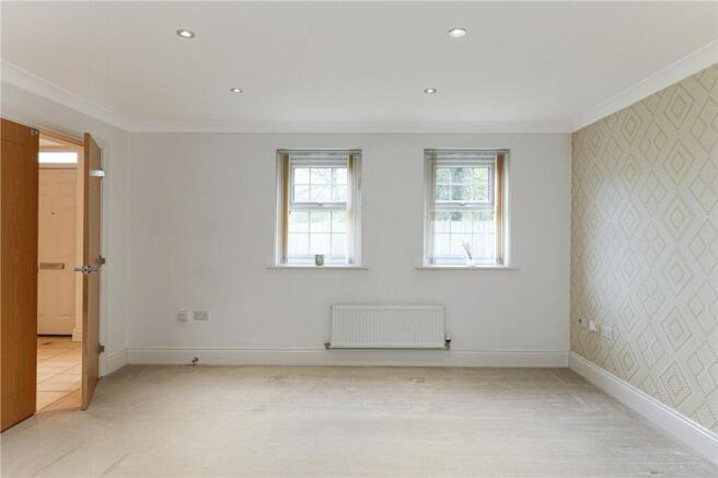 5 bed Detached for sale Image 12
