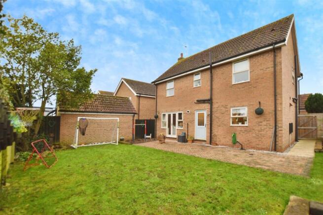 4e0b03d2-garden 20rear 20hus.JPG