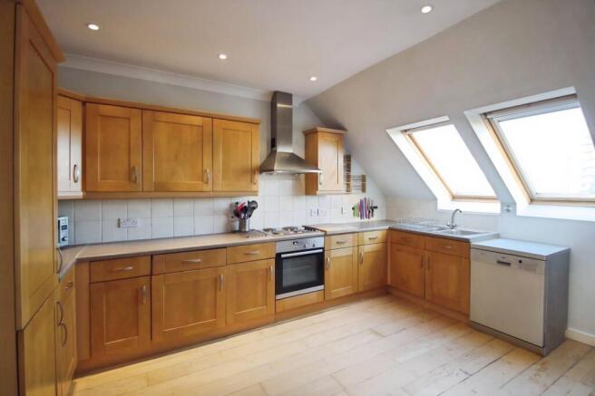 3 bed Flat to rent Image 5