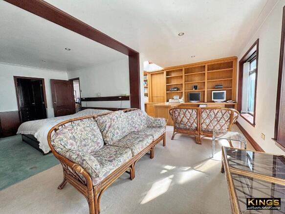 3 bed Semi-Detached for sale Image 6