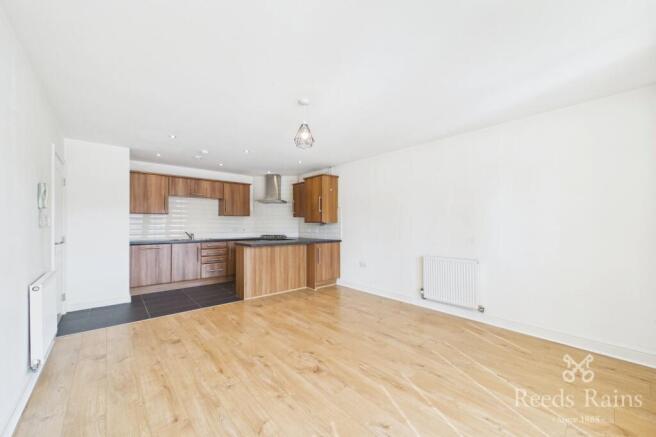 2 bed Apartment for sale Image 5