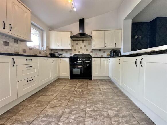 Kitchen / Breakfast Room