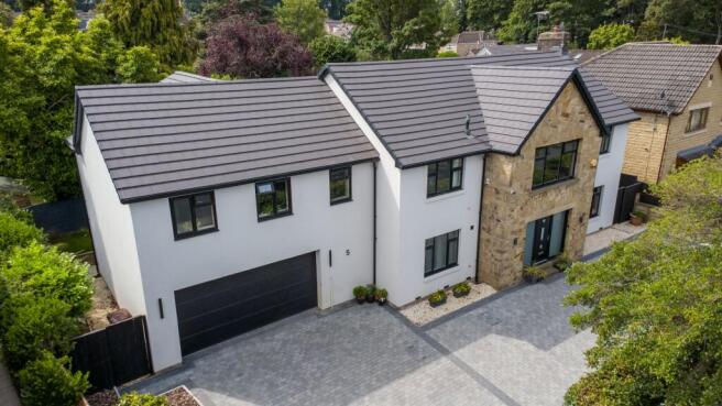5 bed Detached for sale