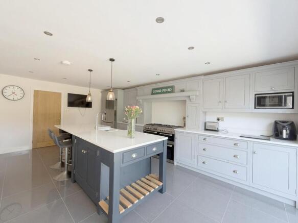 4 bed Detached for sale Image 12