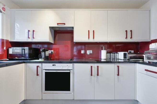 BROOKLANDS COURT, FLAT (4).jpg